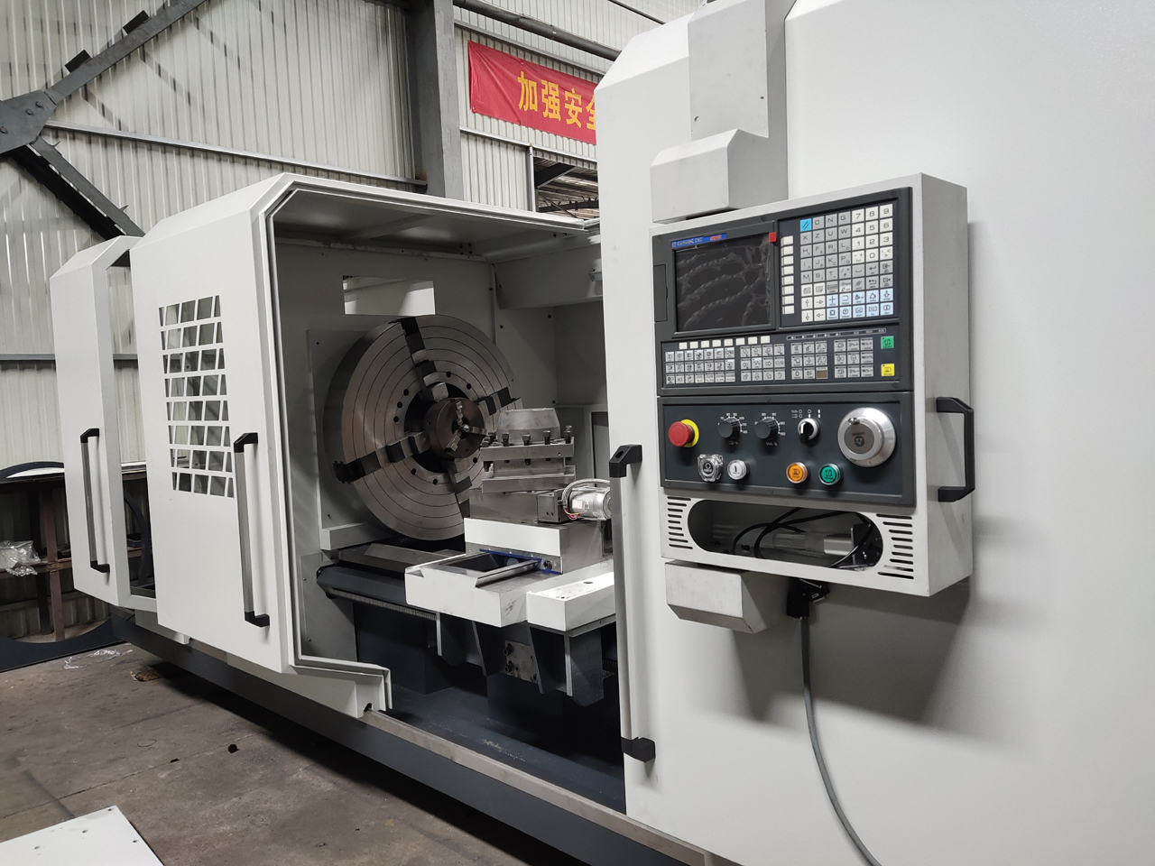 Oil Country Pipe Threading  Lathe Machine QK1338/1500 Container Loading
